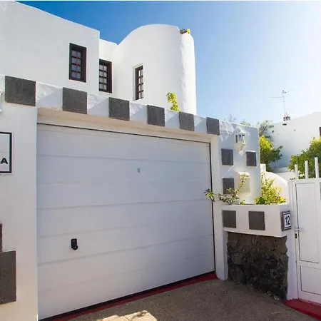 Willa 2br Beach House - Solarium Terrace Shower - 12 Puerto del Carmen (Lanzarote)