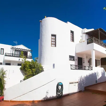 2br Beach House - Solarium Terrace Shower - 12 Puerto del Carmen (Lanzarote)